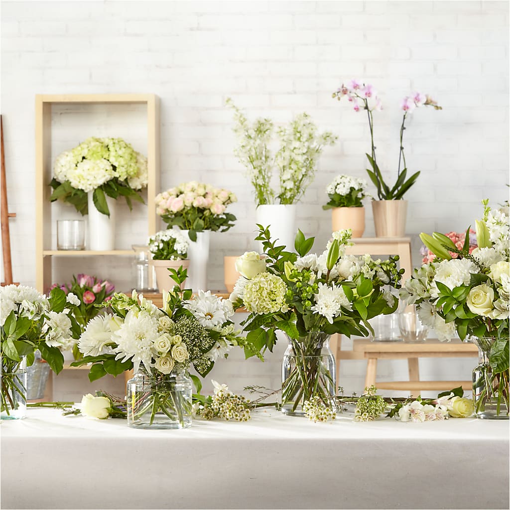 Classic Ivory – A Florist Original – MALLERY'S FLOWERS & GIFTS, Redding CA