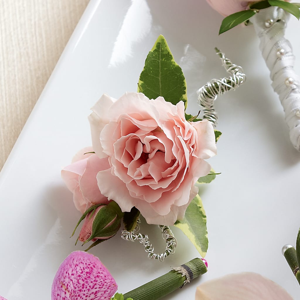 Pink Spray Rose Boutonniere – MALLERY'S FLOWERS & GIFTS, Redding CA