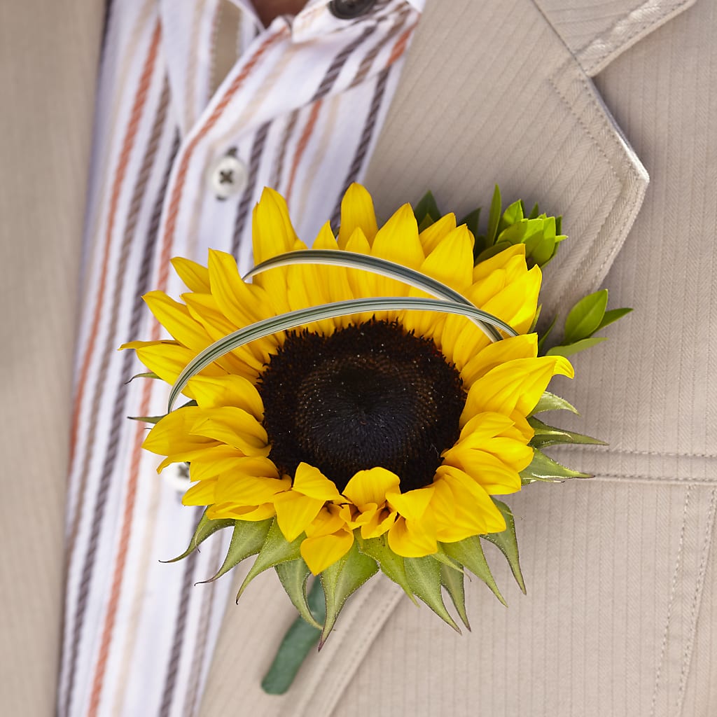 Free Spirit Boutonniere – MALLERY'S FLOWERS & GIFTS, Redding CA