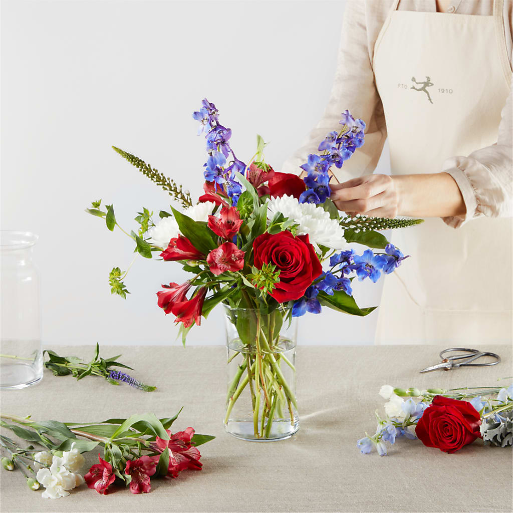 Star Spangled - A Florist Original – MALLERY'S FLOWERS & GIFTS, Redding CA