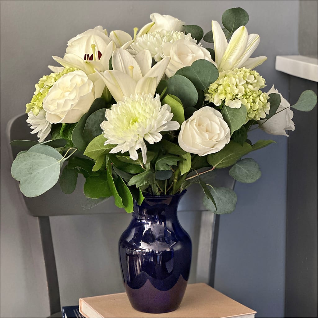 Snowy Dreams Bouquet – MALLERY'S FLOWERS & GIFTS, Redding CA
