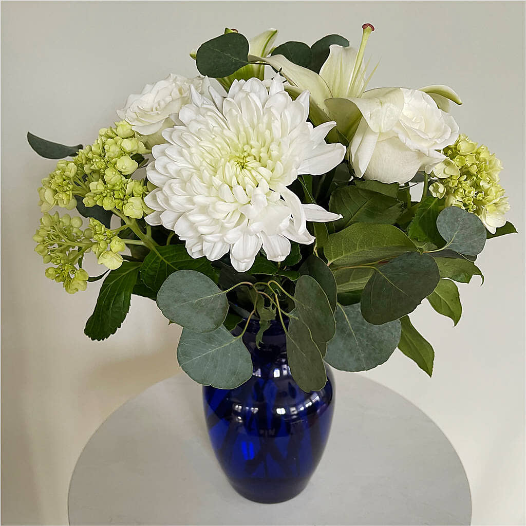 Snowy Dreams Bouquet – MALLERY'S FLOWERS & GIFTS, Redding CA